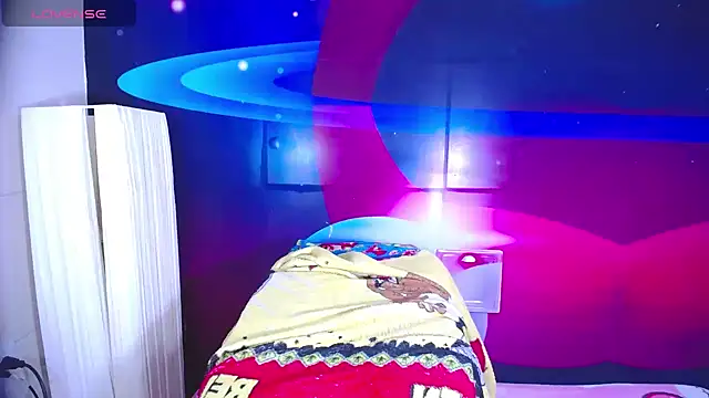 Snapshot of Cristalxxts chatting on 13, 10, 2025 Cristalxxts online show from 13, 10, 2025