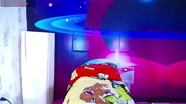 Snapshot of Cristalxxts chatting on 18, 10, 2025 Cristalxxts online show from 18, 10, 2025