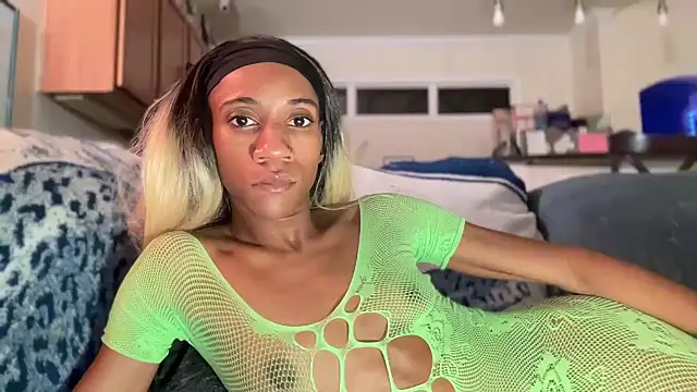 Snapshot of cutiesigh chatting on 10, 10, 2025 cutiesigh online show from 10, 10, 2025