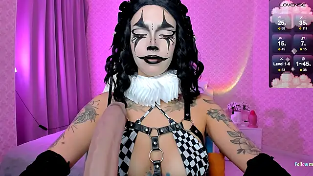 Snapshot of LeylaNoiry chatting on 2, 12, 2025 LeylaNoiry online show from 2, 12, 2025