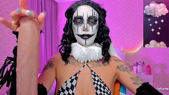 Snapshot of LeylaNoiry chatting on 25, 11, 2025 LeylaNoiry online show from 25, 11, 2025