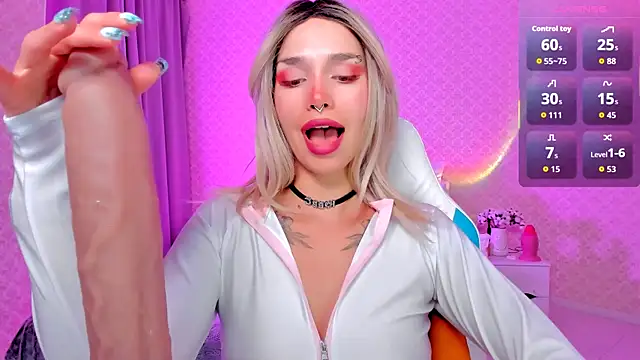 Snapshot of LeylaNoiry chatting on 23, 11, 2025 LeylaNoiry online show from 23, 11, 2025