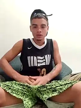 Snapshot of mailo_bronw chatting on 28, 4, 2026 mailo bronw online show from 28, 4, 2026