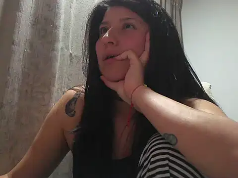 Snapshot of has_Zky chatting on 19, 11, 2025 has Zky online show from 19, 11, 2025