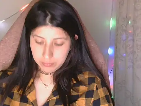 Snapshot of has_Zky chatting on 14, 12, 2025 has Zky online show from 14, 12, 2025