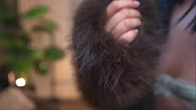 Snapshot of Miss_beee chatting on 25, 11, 2025 Miss beee online show from 25, 11, 2025