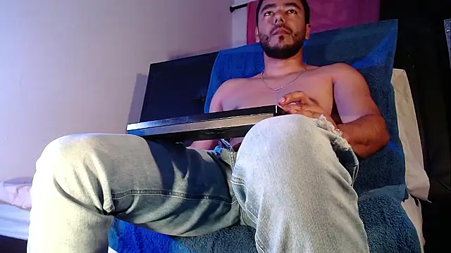 Tommhot online show from 12, 11, 2025