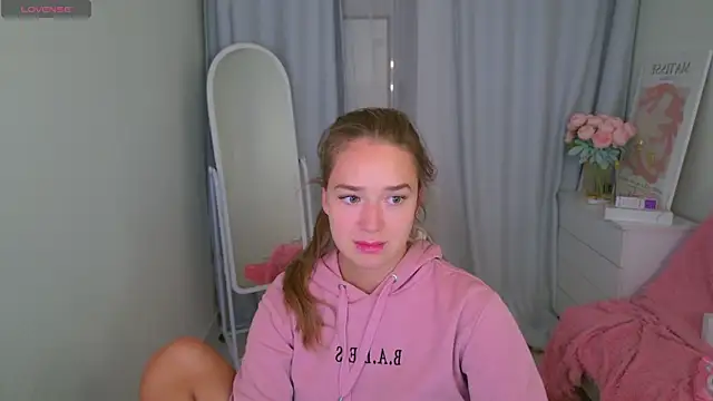 Snapshot of LovelyJessie chatting on 10, 10, 2025 LovelyJessie online show from 10, 10, 2025