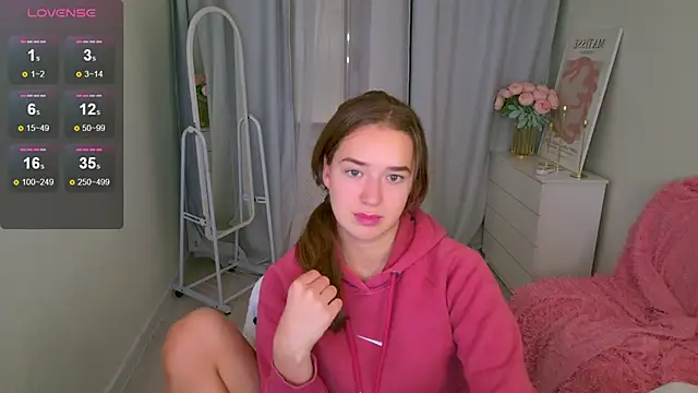 Snapshot of LovelyJessie chatting on 18, 11, 2025 LovelyJessie online show from 18, 11, 2025