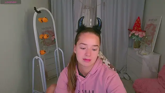 Snapshot of LovelyJessie chatting on 29, 10, 2025 LovelyJessie online show from 29, 10, 2025