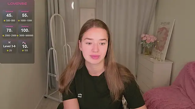 Snapshot of LovelyJessie chatting on 4, 11, 2025 LovelyJessie online show from 4, 11, 2025