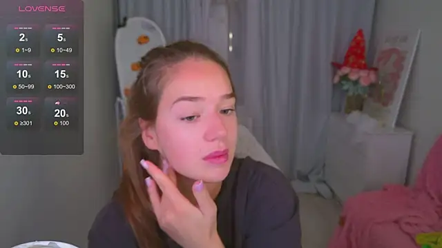 Snapshot of LovelyJessie chatting on 28, 10, 2025 LovelyJessie online show from 28, 10, 2025