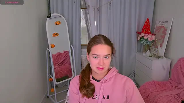 Snapshot of LovelyJessie chatting on 27, 10, 2025 LovelyJessie online show from 27, 10, 2025