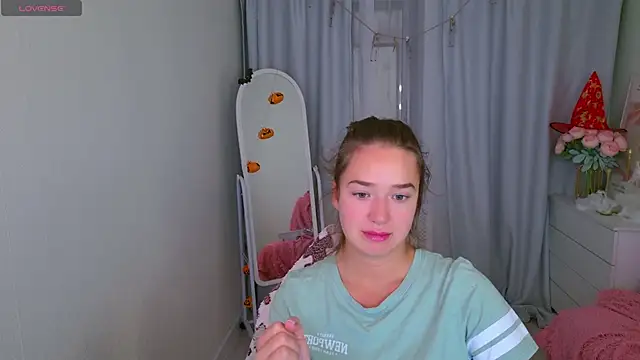 Snapshot of LovelyJessie chatting on 26, 10, 2025 LovelyJessie online show from 26, 10, 2025