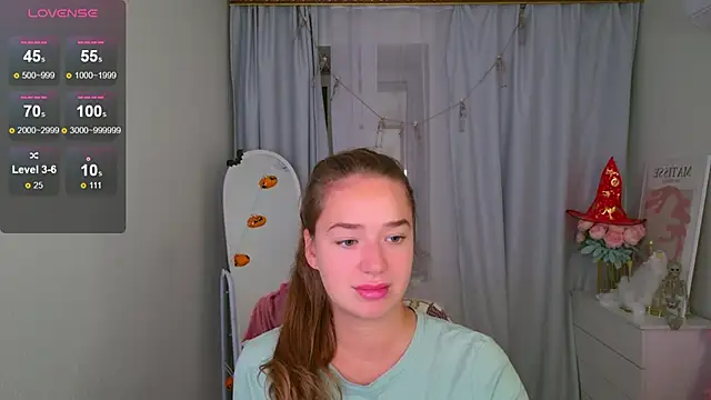 Snapshot of LovelyJessie chatting on 25, 10, 2025 LovelyJessie online show from 25, 10, 2025