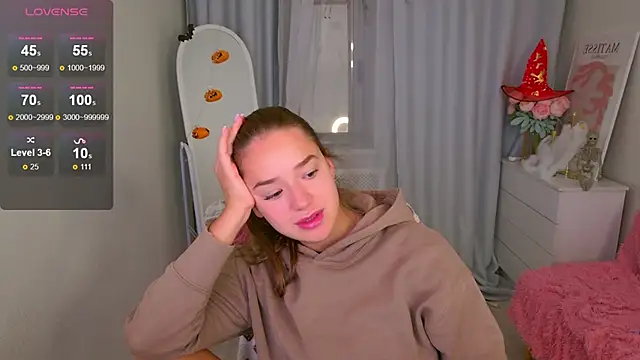 Snapshot of LovelyJessie chatting on 15, 10, 2025 LovelyJessie online show from 15, 10, 2025