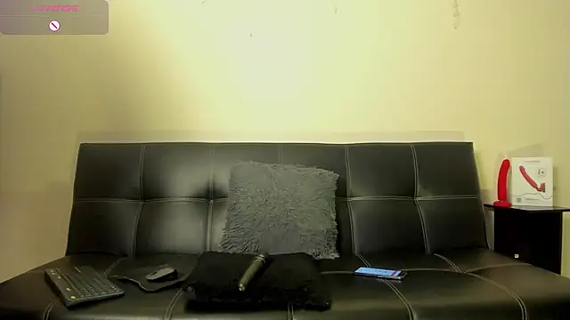 Snapshot of Julieta_Wall_ chatting on 25, 2, 2025 Julieta Wall online show from 25, 2, 2025