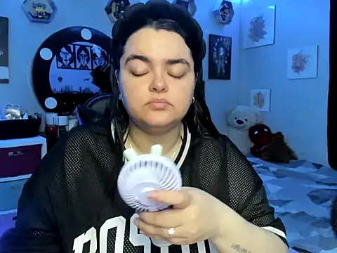 Snapshot of Luise_Meyrink chatting on 9, 10, 2025 Luise Meyrink online show from 9, 10, 2025