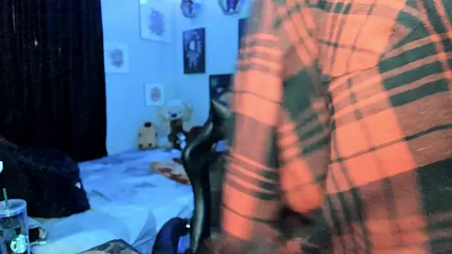 Snapshot of Luise_Meyrink chatting on 6, 11, 2025 Luise Meyrink online show from 6, 11, 2025