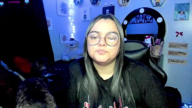 Snapshot of Luise_Meyrink chatting on 5, 3, 2025 Luise Meyrink online show from 5, 3, 2025