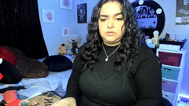 Snapshot of Luise_Meyrink chatting on 5, 11, 2025 Luise Meyrink online show from 5, 11, 2025