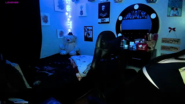 Snapshot of Luise_Meyrink chatting on 7, 3, 2025 Luise Meyrink online show from 7, 3, 2025