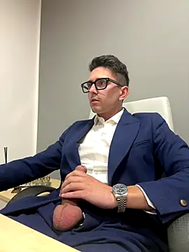 Snapshot of masterboss_ chatting on 8, 11, 2025 masterboss online show from 8, 11, 2025