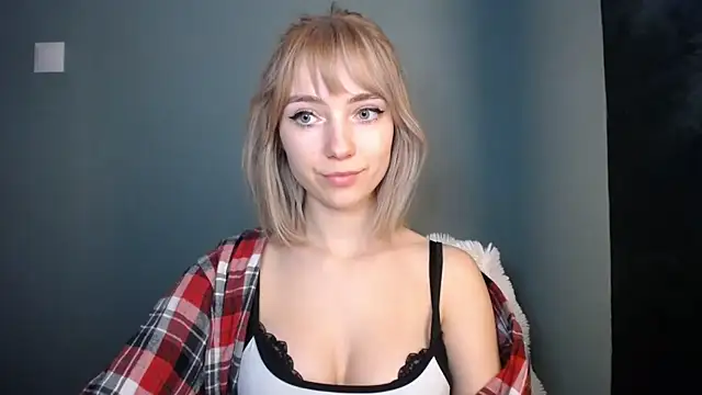 LuciaYoung online show from 22, 2, 2026