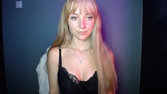 LuciaYoung online show from 25, 9, 2025