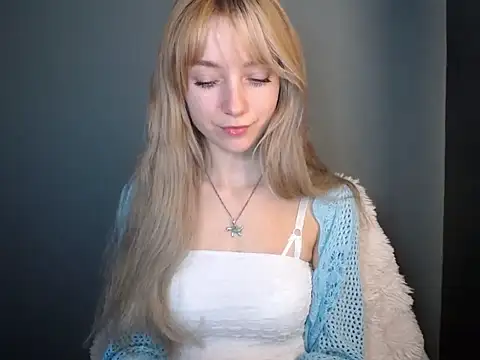 LuciaYoung online show from 12, 11, 2025