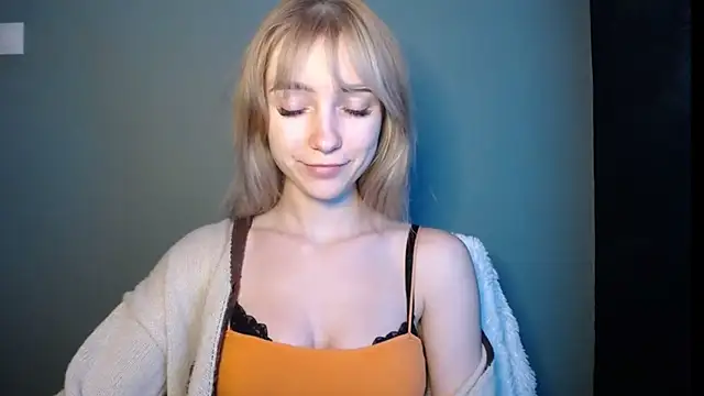 LuciaYoung online show from 8, 2, 2026