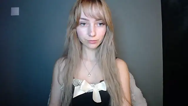 LuciaYoung online show from 16, 1, 2026