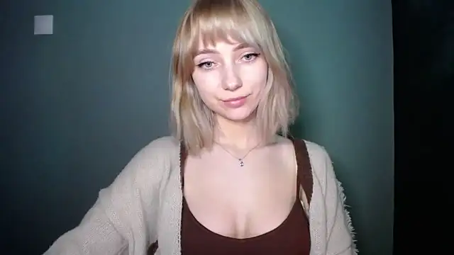 LuciaYoung online show from 4, 3, 2026