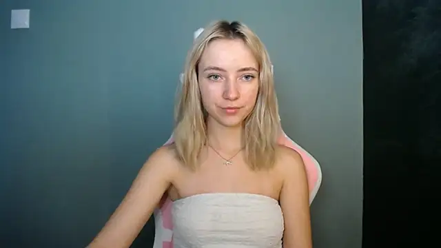LuciaYoung online show from 7, 7, 2026