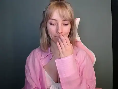 LuciaYoung online show from 1, 4, 2026