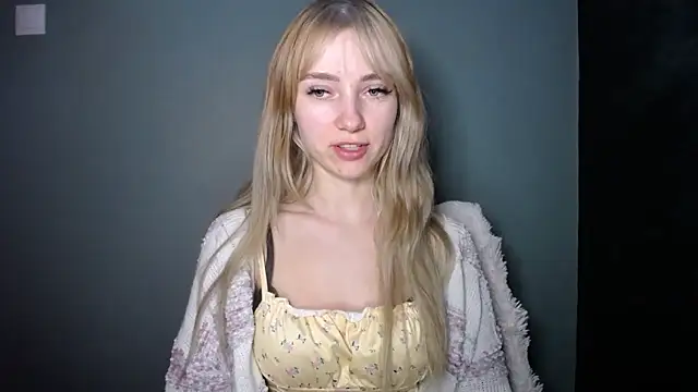 LuciaYoung online show from 7, 1, 2026