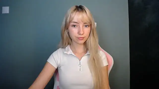 LuciaYoung online show from 10, 6, 2026