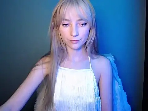 LuciaYoung online show from 28, 11, 2025