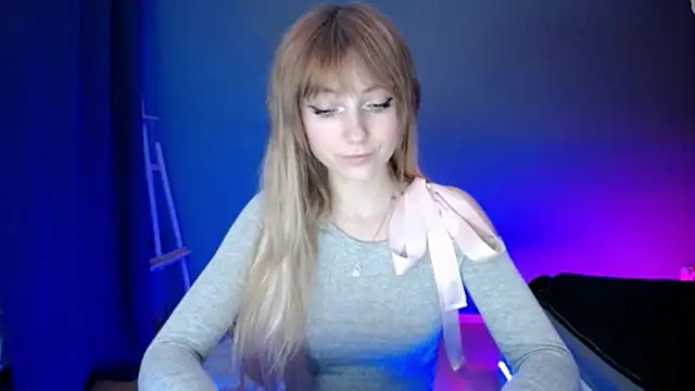 LuciaYoung online show from 18, 3, 2025