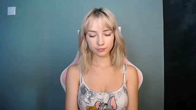 LuciaYoung online show from 20, 6, 2026