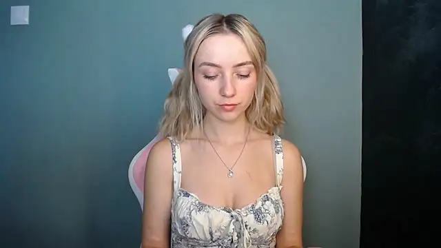 LuciaYoung online show from 8, 7, 2026