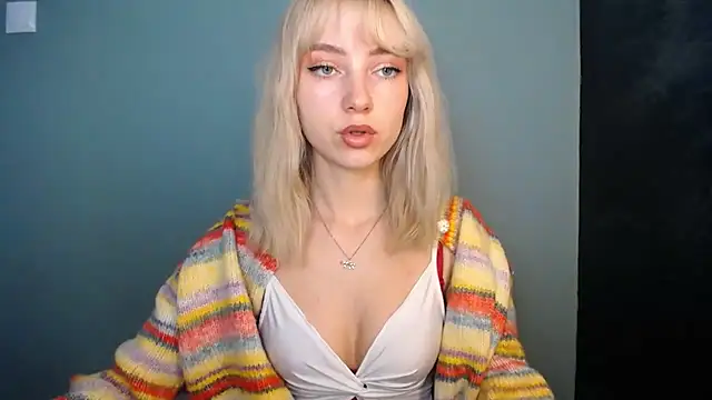 LuciaYoung online show from 6, 7, 2026