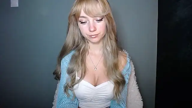 LuciaYoung online show from 31, 10, 2025