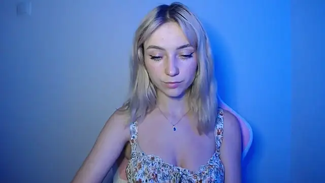 LuciaYoung online show from 16, 7, 2026