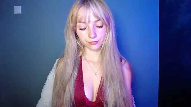 LuciaYoung online show from 15, 9, 2025