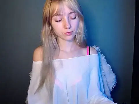 LuciaYoung online show from 22, 11, 2025