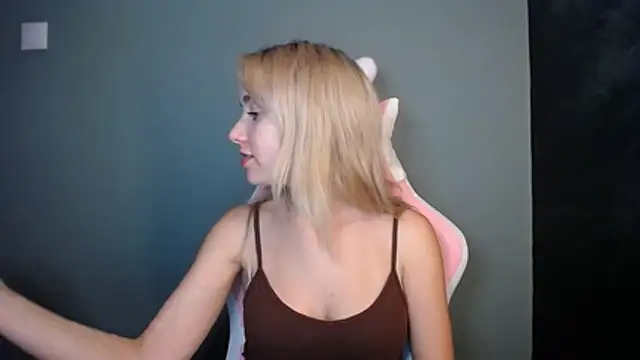 LuciaYoung online show from 21, 6, 2026