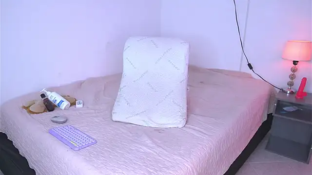 argiee taylorxs2 online show from 21, 9, 2025