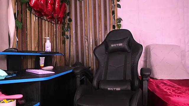 argiee taylorxs2 online show from 18, 1, 2025