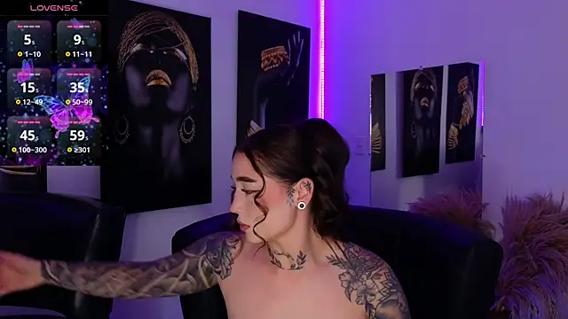 Snapshot of _brenna_hanson chatting on 6, 11, 2025 brenna hanson online show from 6, 11, 2025